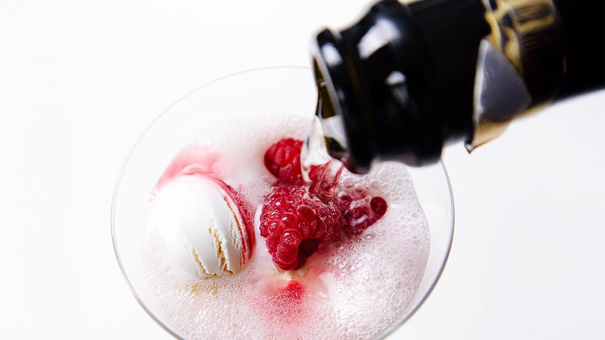 Champagne Floats: The Perfect Bubbly Dessert for Any Celebration